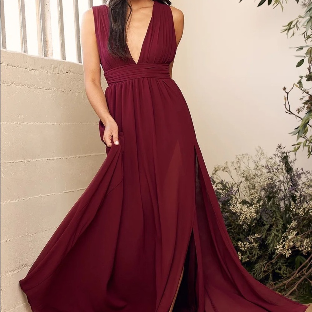 NWT Lulu’s Heavenly Hues Burgundy Side Slit Plunge Neck Maxi Dress, Small